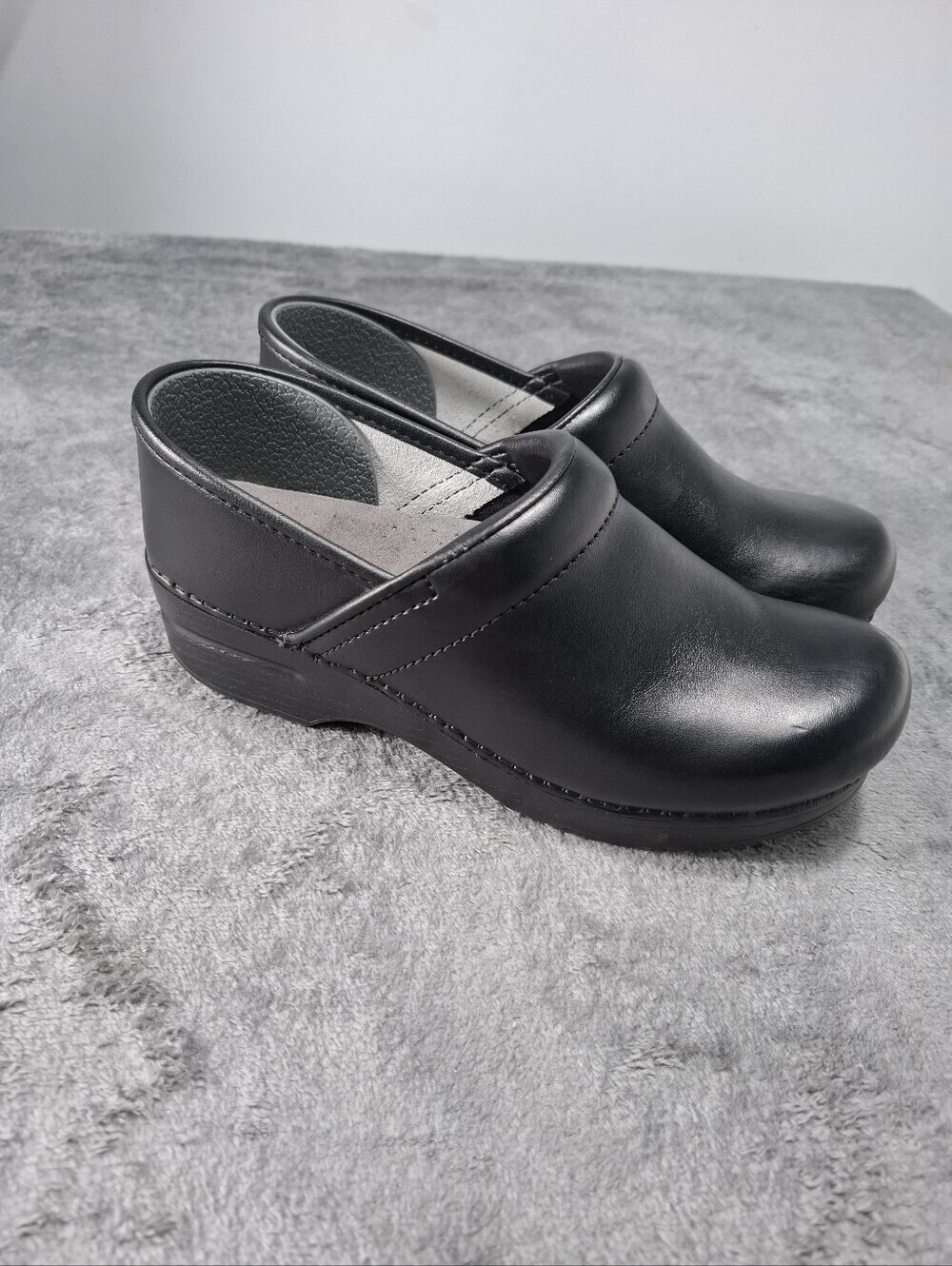 Dansko Black Slip-On Leather Clogs Size 9.5 / 10 Professionals Casual Comfort